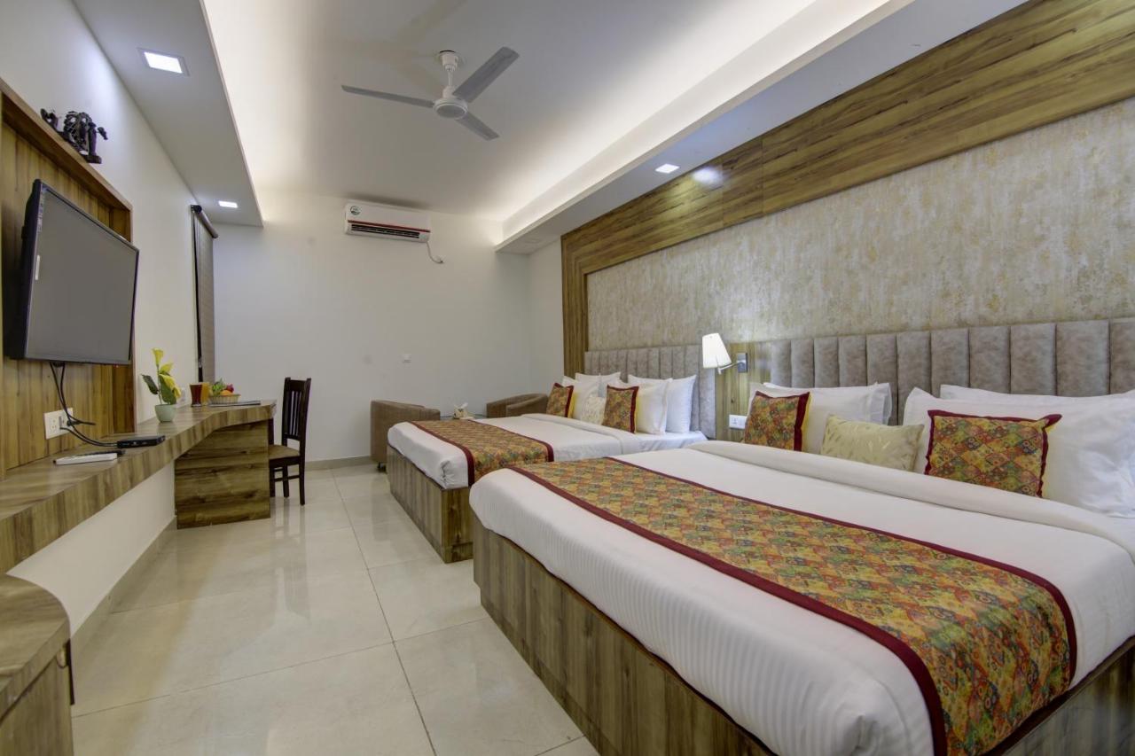 نيودلهي Hotel Park Tree Near Delhi Airport المظهر الخارجي الصورة